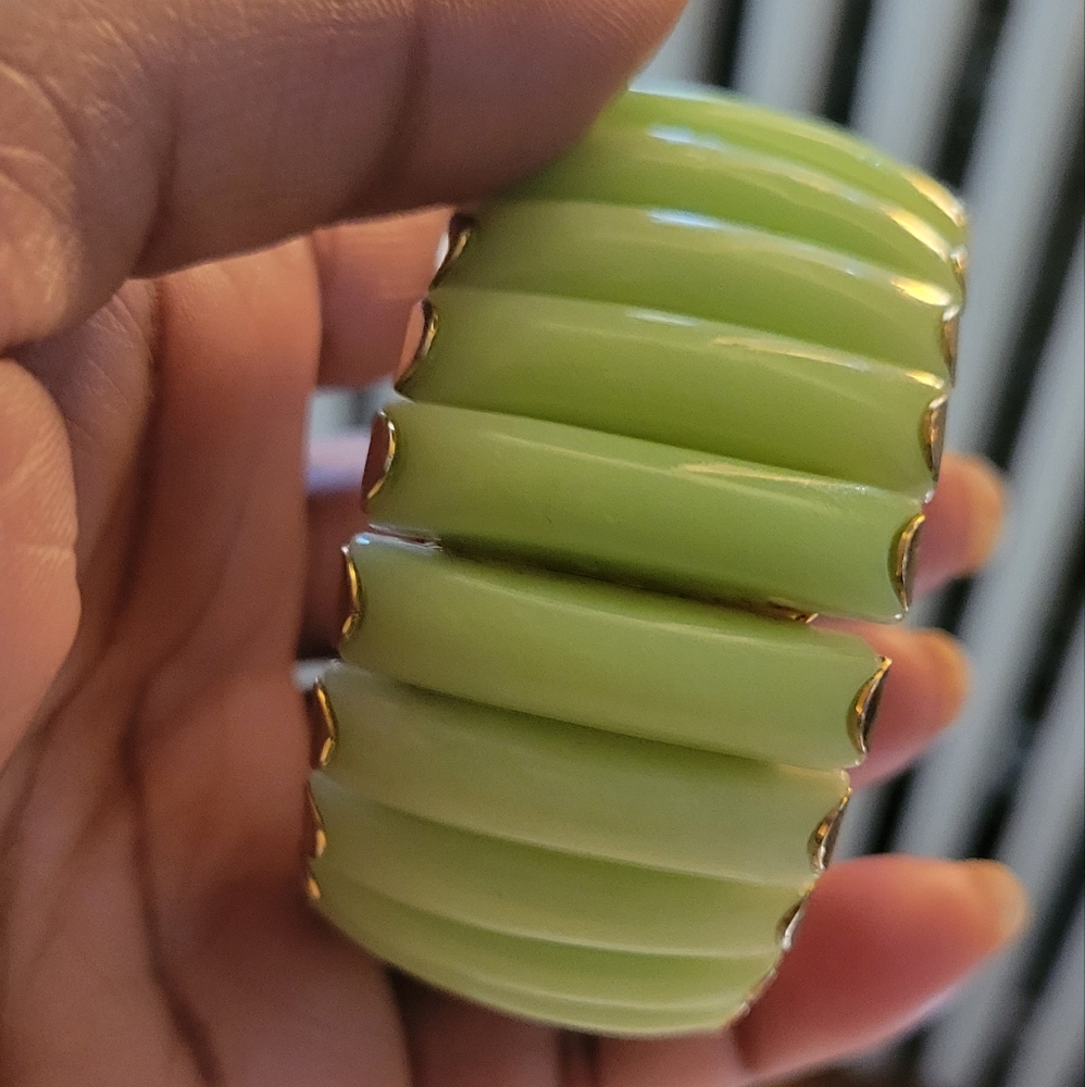 Vintage 1970's Stretch Bracelet Green Acrylic